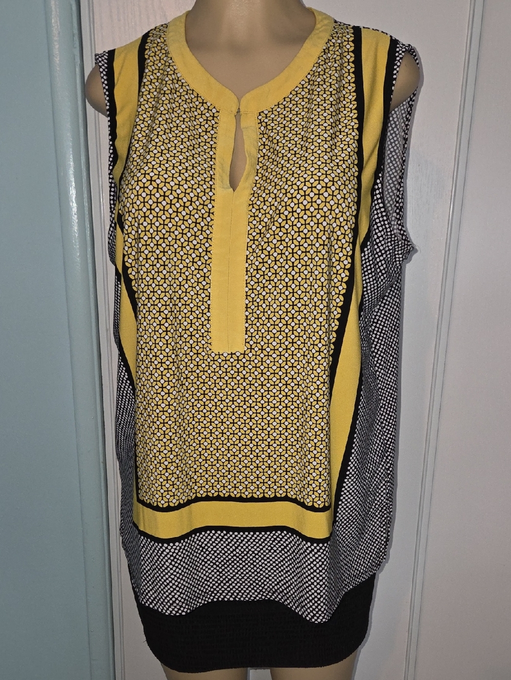 Jones Studio Yellow and Black Sleeveless Geometric Tank
